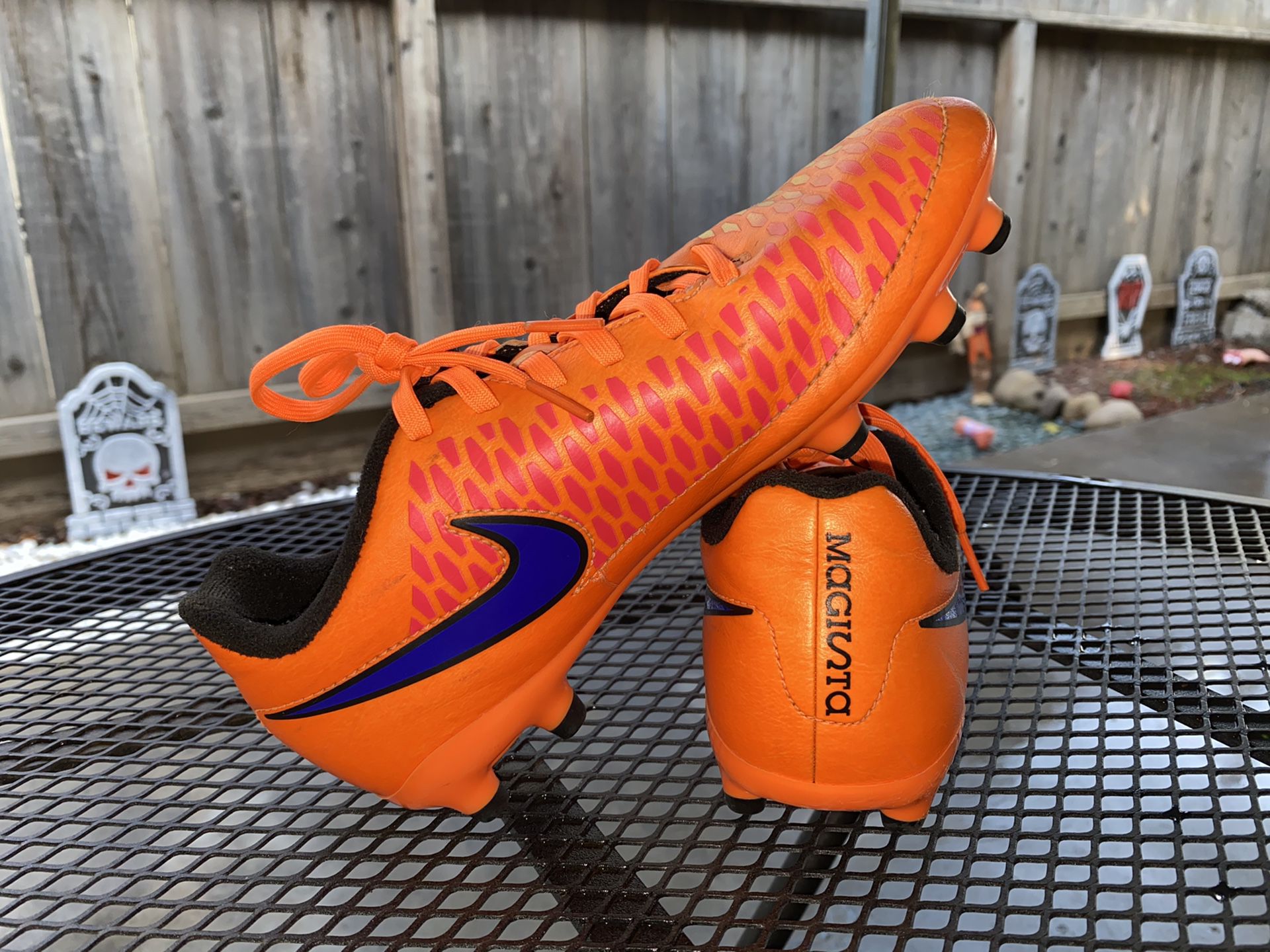 Magista soccer shoes 4Y for in Merced, CA - OfferUp