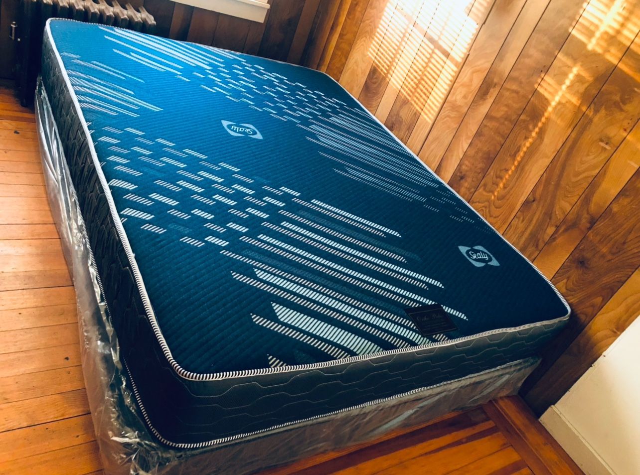 Set Queen Mattress 9”+ Box Spring rand New delivery Available