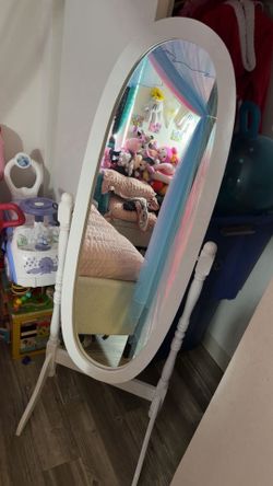 Elegant Standing white mirror