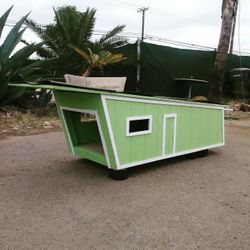 Dog house trailer