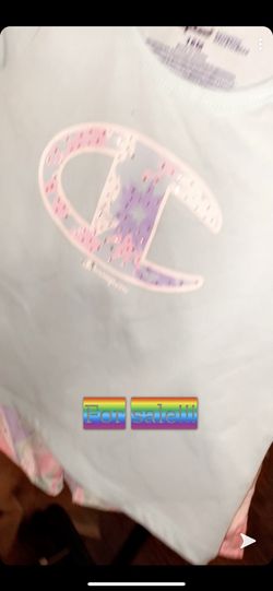 Champion little girl short suite comes with 1 short and 2 shirts .. 4t