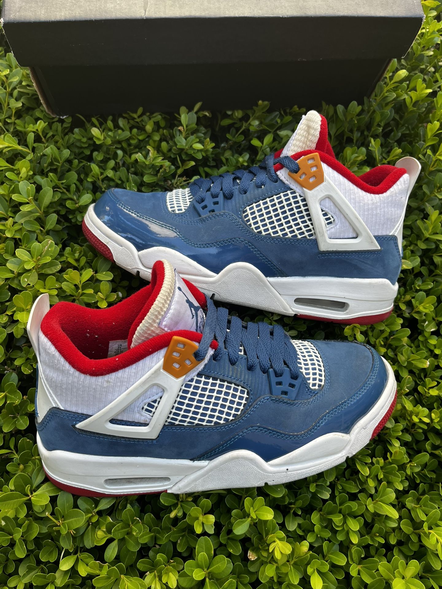 Size 7y 8.5w GS) - Jordan 4 Retro Mid Messy Room