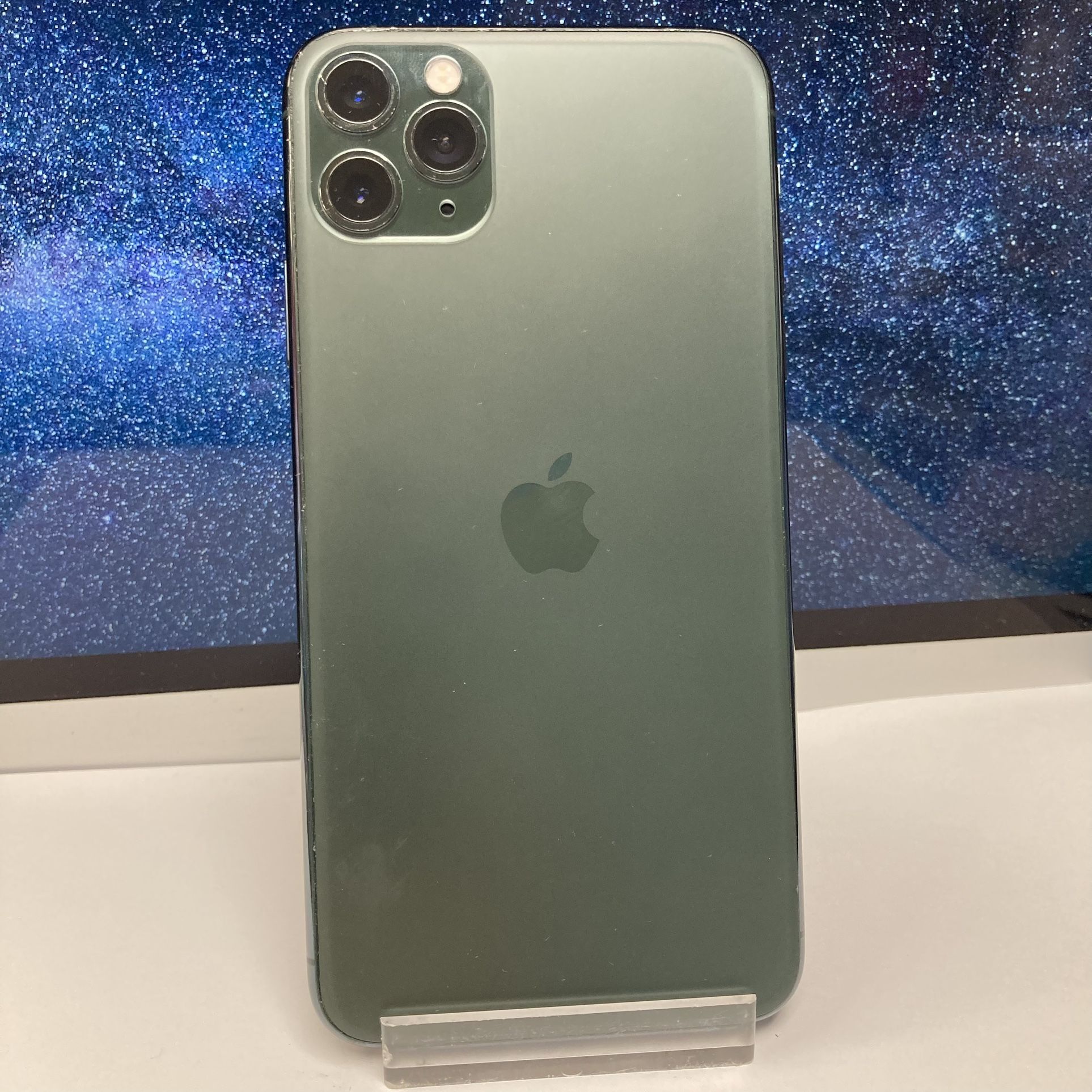 Factory Unlocked IPhone 11 Pro Max 256 gb comes with store warranty