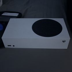 Xbox series S with eliete controller and cords.