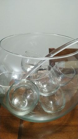 punch bowl set with 8 serving glasses and spoon