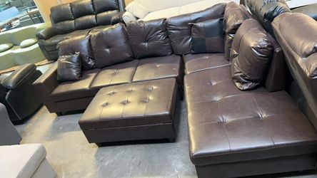 BRAND NEW DARK BROWN SECTIONAL COUCH SET WITH OTTOMAN INCLUDED
