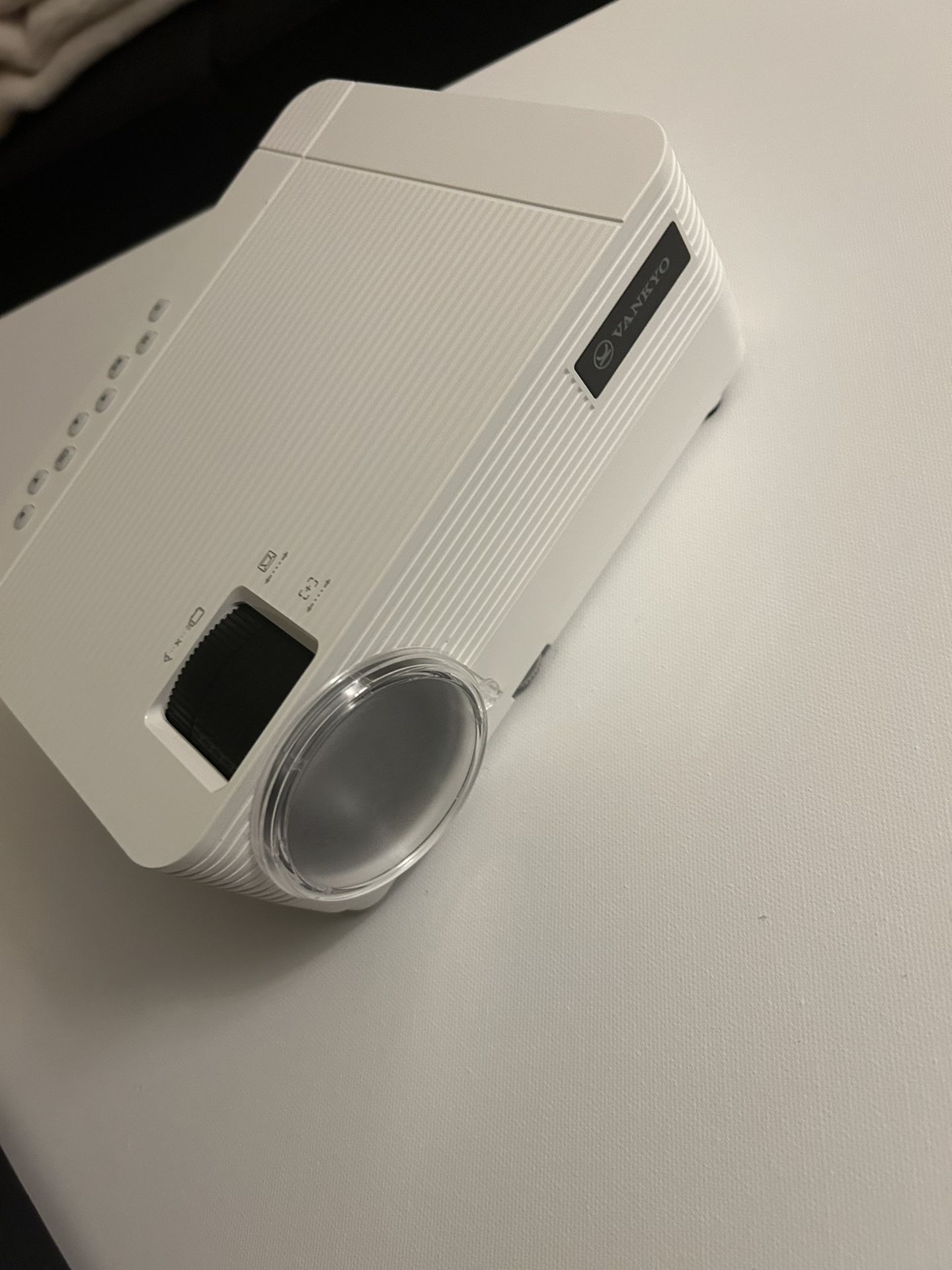 Projector (Namebrand: Vankyo)
