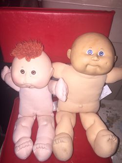 2 cabbage patch dolls 10$ for both