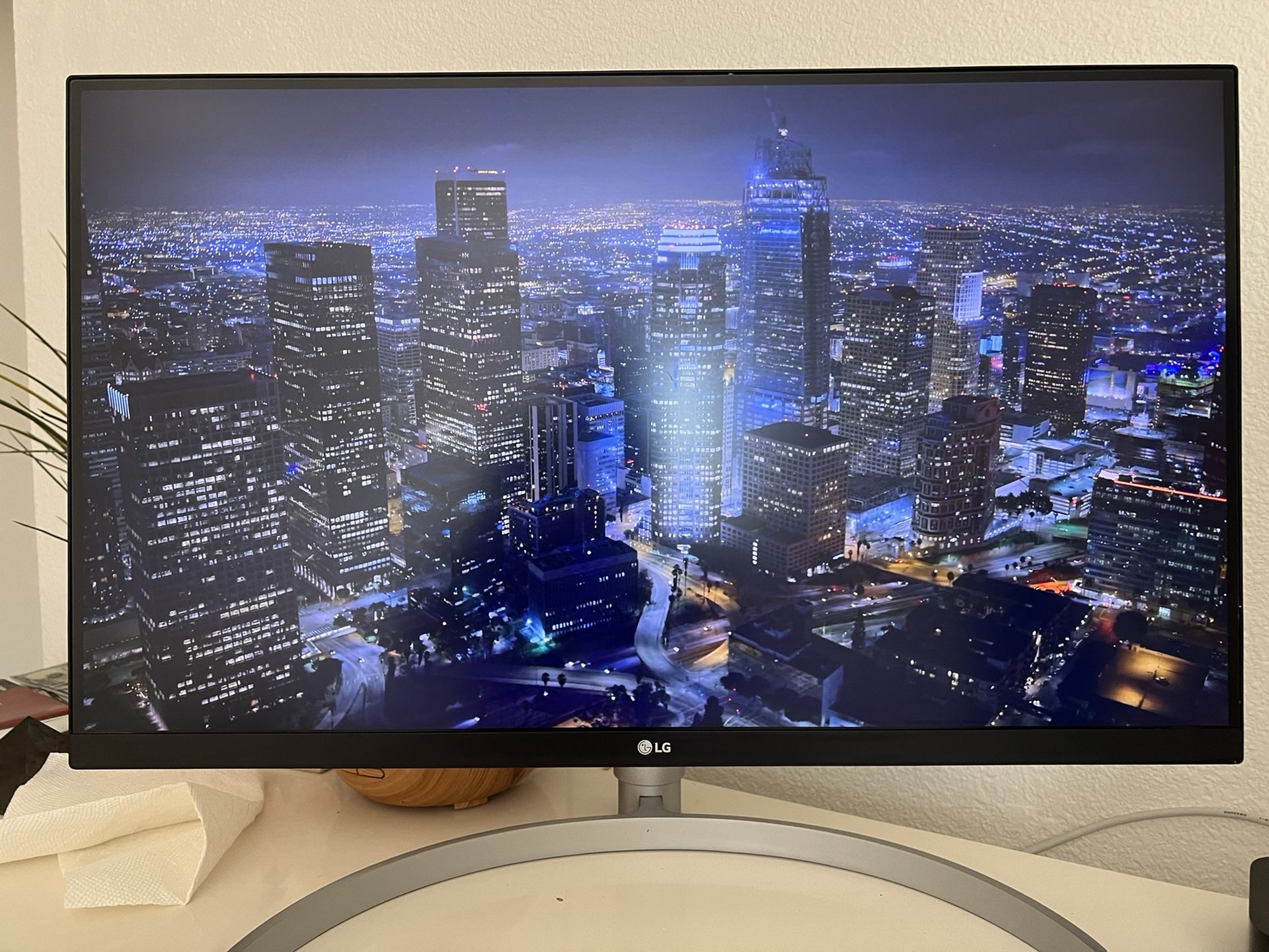 LG 27UK850-W 27" 4K UHD IPS Monitor