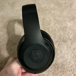 Studio beats by Dre- Like NEW