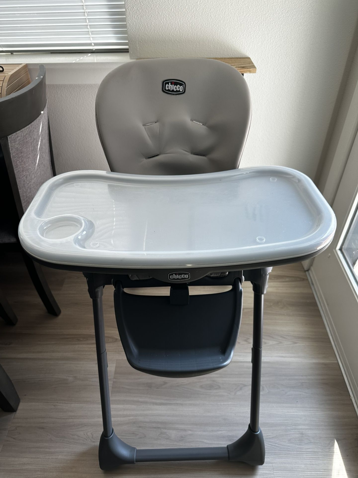Chicco Highchair Taupe