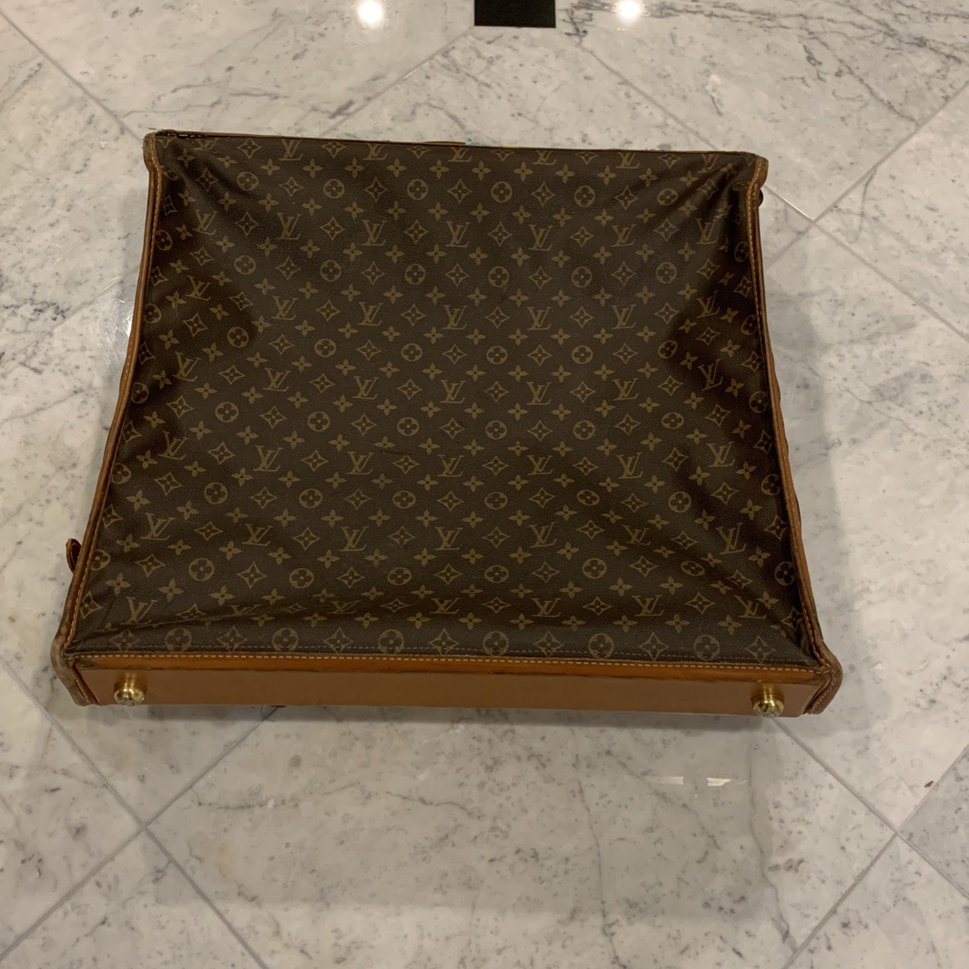 Louis Vuitton Luggage  Excellent Condition 
