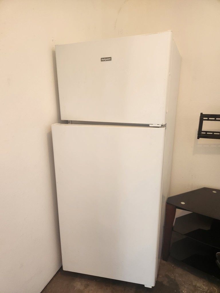Refrigerator 17.5 cu.