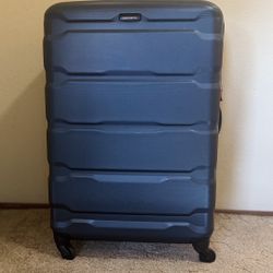 Luggage: Samsonite Large Luggage