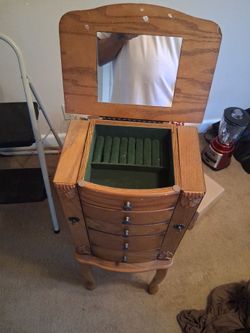 Jewelry box