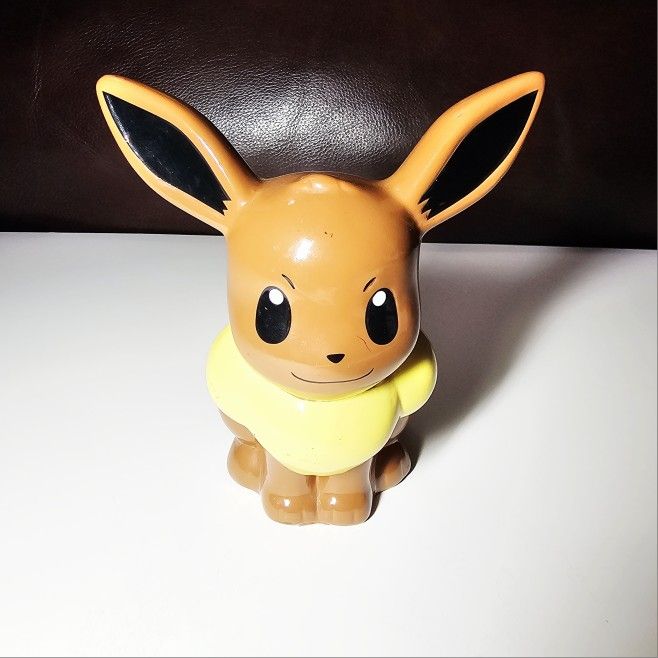 Pokémon Eevee Ceramic Piggy Bank 2017 Rare 8” Eeveelution Fab NY Nintendo Coin