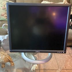 Dell 18” 1280 x 1024 5:4 S-Video Composite Gaming LCD Monitor 