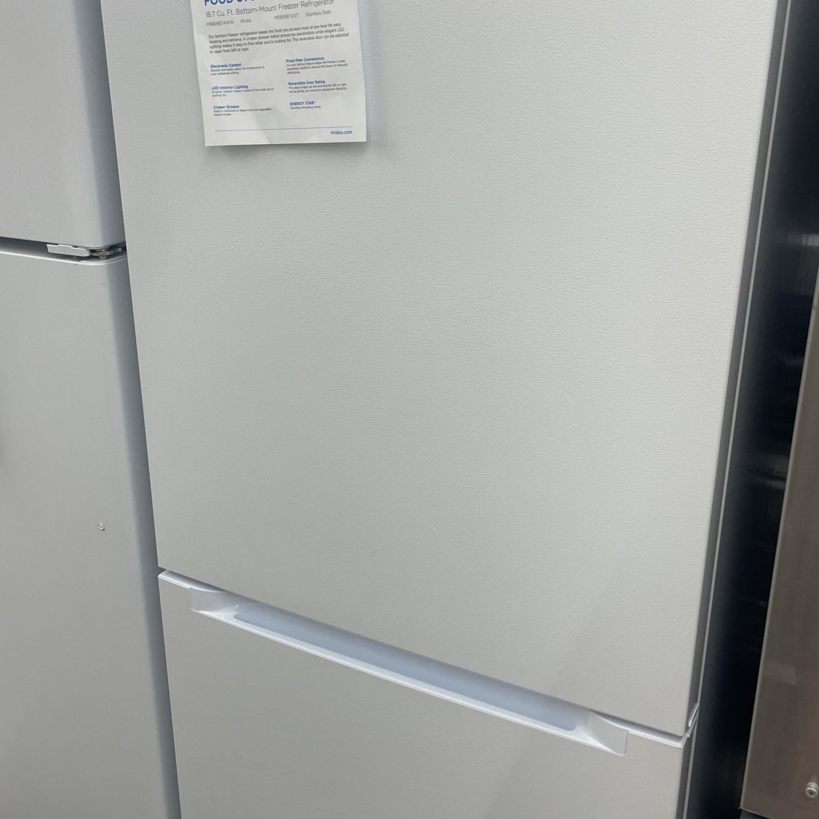 Refrigerator 30” Width 20 Cu Ft, Ice Maker 