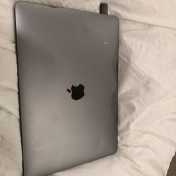 MacBook Pro 13 Inch,  2017 Model (screen needs replacement) Willing To Trade For iPad Pro Or Air 4th Gen And Up
