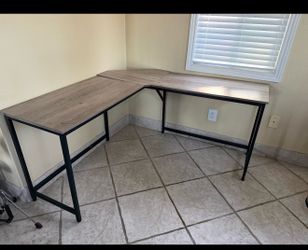 Corner desk, need gone now