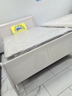 Queen Sizes Bed With Mattress