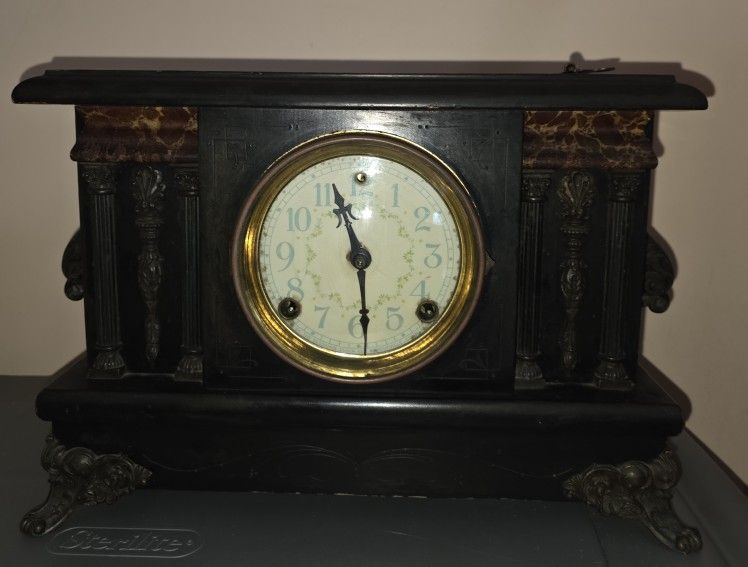 Antique Working Sessions Clock Company 8 Day Mantle Clock With Key