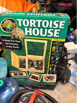 Zoo med tortoise house