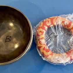 7" Hammered Bronze Etched Tibetan Tiger's Eye Full Moon Singing Bowl in Key of B w/ Striker