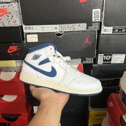 DS Jordan 1 Mid Industrial Blue size 7Y 