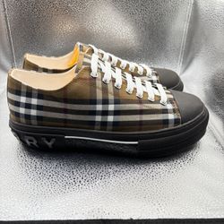 Burberry Sz 10