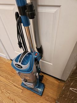 New Cond SHARK VACUUM , WORKS EXCELLENT  , AMAZING POWER SUCTION  , WORKS EXCELLENT  , IN THE BOX