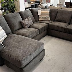 Brand New Gray Oversized U Shaped Sectional Couch With Chaise 