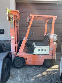 Forklift Toyota  $3500.00