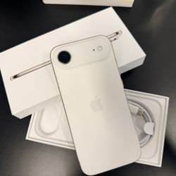 IPhone Air  256 GB,  Like New Condition  Open Box !!!   Unlocked Use  any carrier.  Hablo Espanol.    