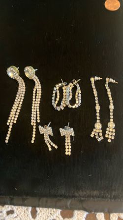 4 Rhinestone pierced earrings