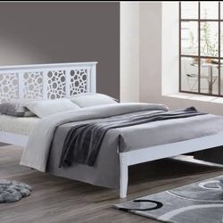 Geometric Pattern White Solid Wood Queen Size Platform Bed(New In A Box)