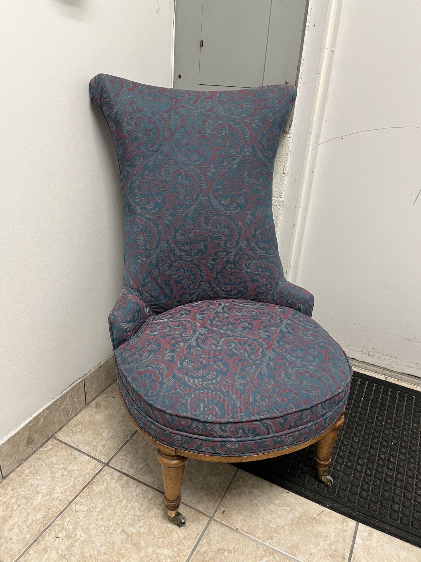 Antique Chair With Wheels