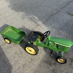 John Deere Tractor kids Pedal Ride On