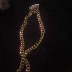 Gold Chain ⛓️🪩THROW OFFERS