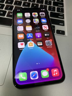 iPhone X 64GB UNLOCKED w/NEW otterbox and charger