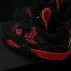 Jordan 4s red thunders size 4