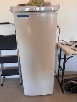 5’ Tall Insignia Freezer