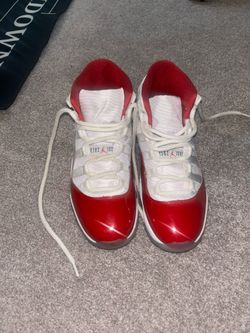 Jordan 11 cherry  size 7/5