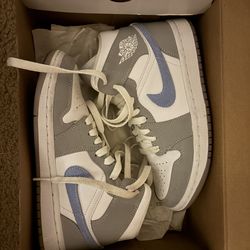 Women’s Air Jordan Size 5 Mid