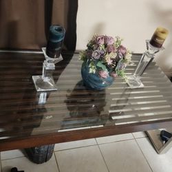 Free Couch Tables And Ornaments