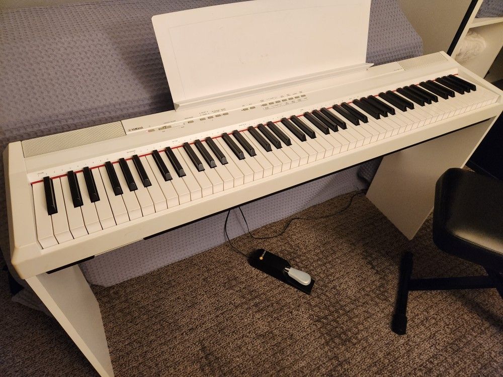 Yamaha P-105 digital piano/piano/keyboard