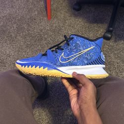 “sisterhood” Kyrie 7’s