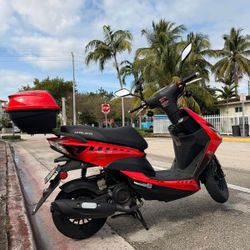 Italika 2025. 49cc. 3000millas.