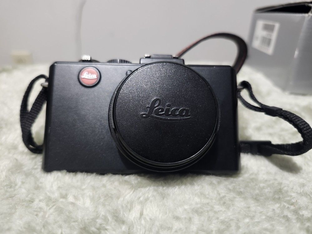 Leica D-Lux 5 in the Original Box