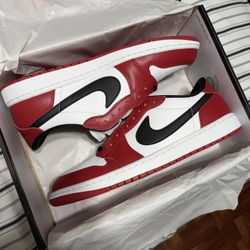Jordan 1s Chicago Lows  Size 13s 
